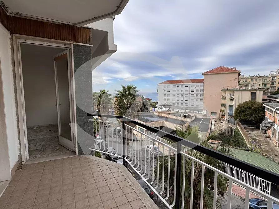 Immagine 3 di Trilocale in vendita  in Via Barabino 1 a San Remo