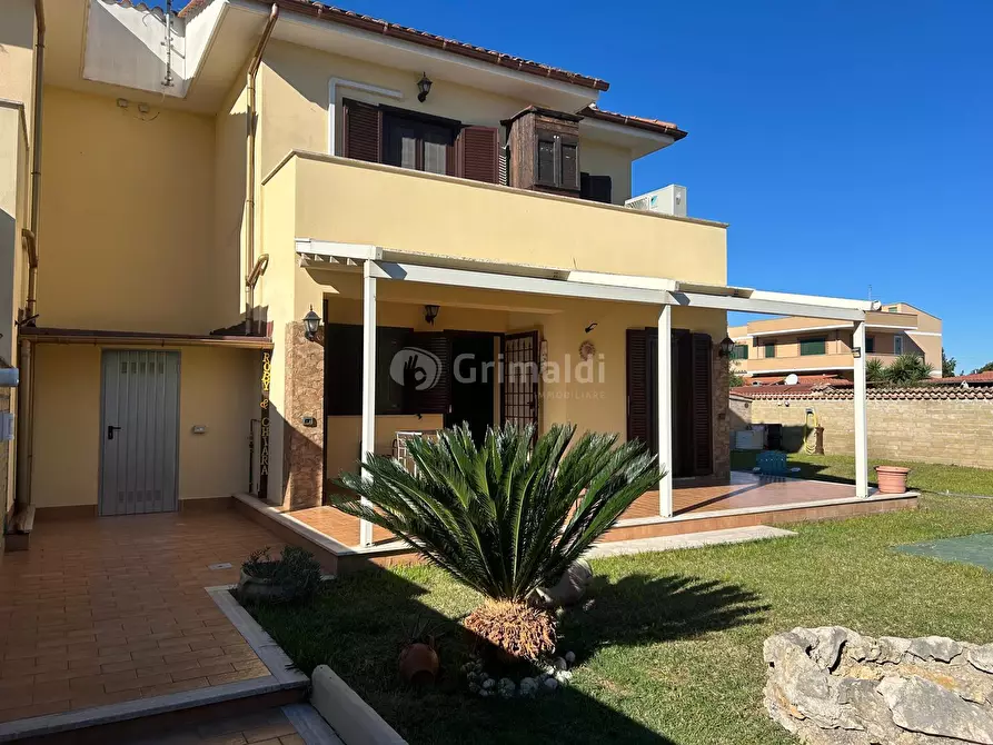 Immagine 1 di Casa bifamiliare in vendita  in Via Lago di Carezza 13 a Nettuno