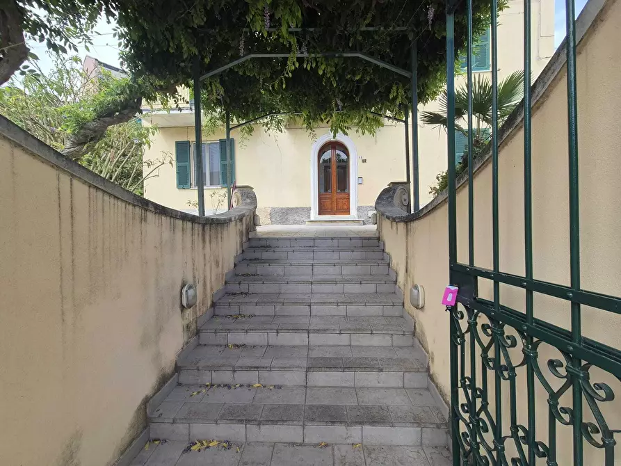 Immagine 3 di Bilocale in vendita  in Via IV Novembre 69 a Casarza Ligure