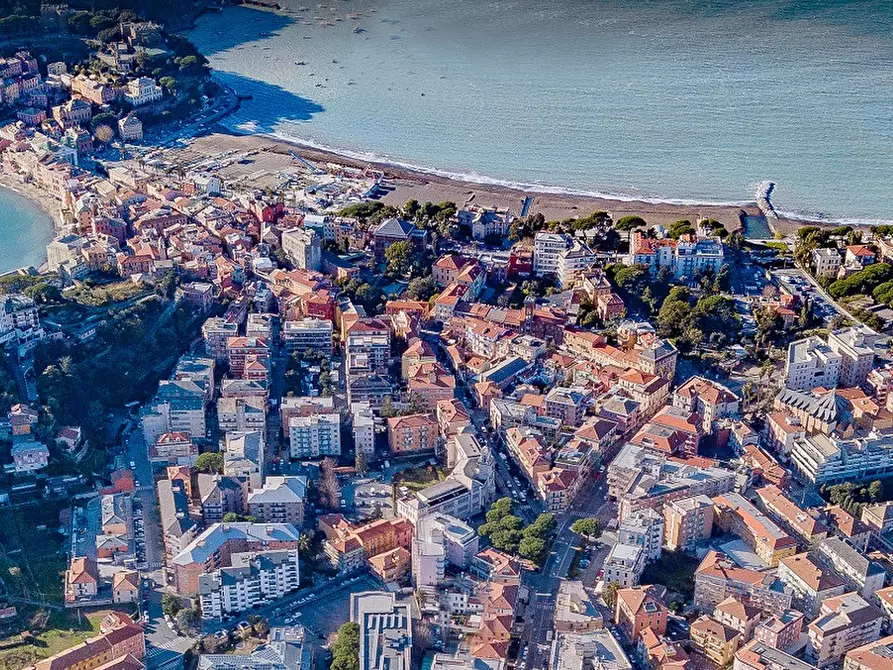 Immagine 1 di Appartamento in vendita  in Lungomare Giovanni Descalzo a Sestri Levante