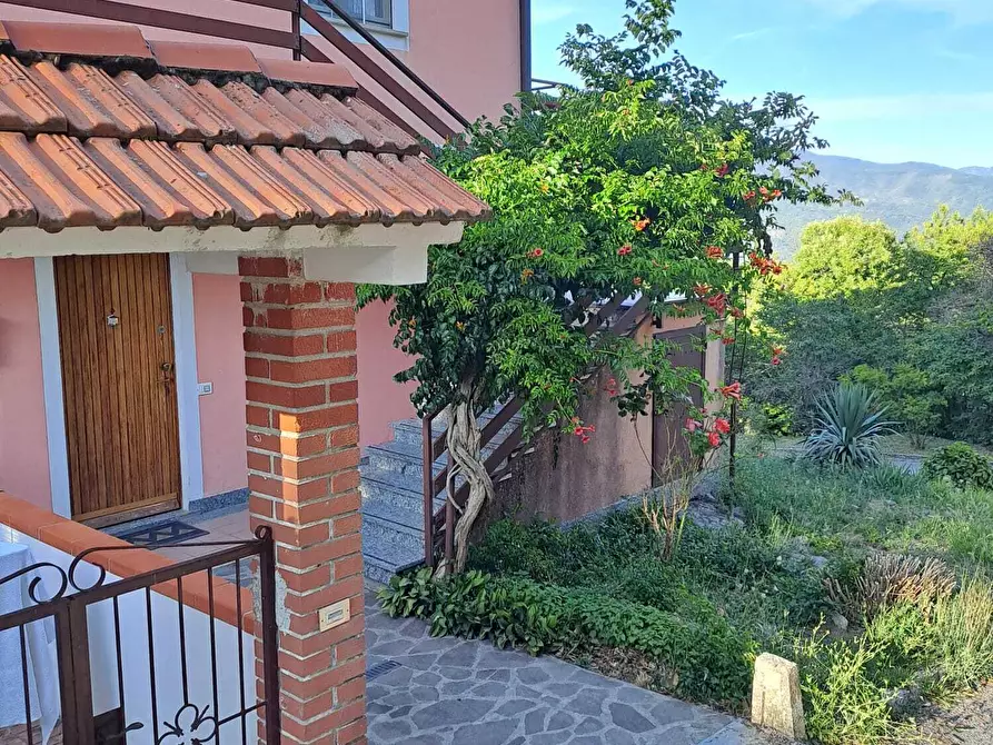 Immagine 2 di Trilocale in vendita  in Villaggio la Crocetta Tavarone 3 a Maissana