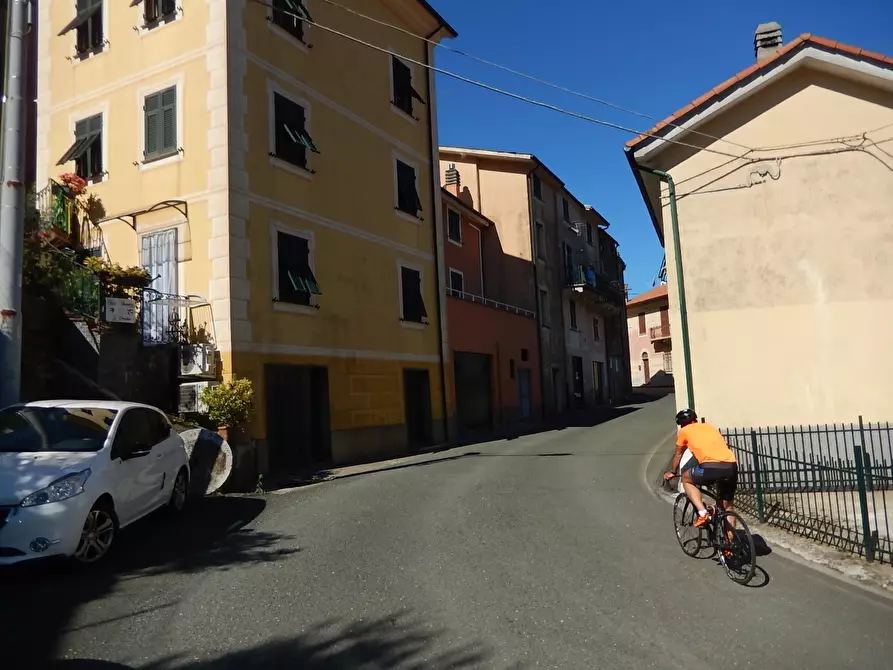 Immagine 6 di Trilocale in vendita  in Via Veleura 11 a Castiglione Chiavarese