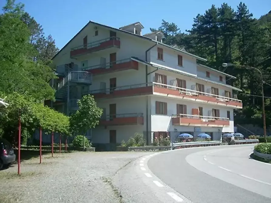 Immagine 1 di Palazzo in vendita  in Strada Statale 1 2 a Deiva Marina
