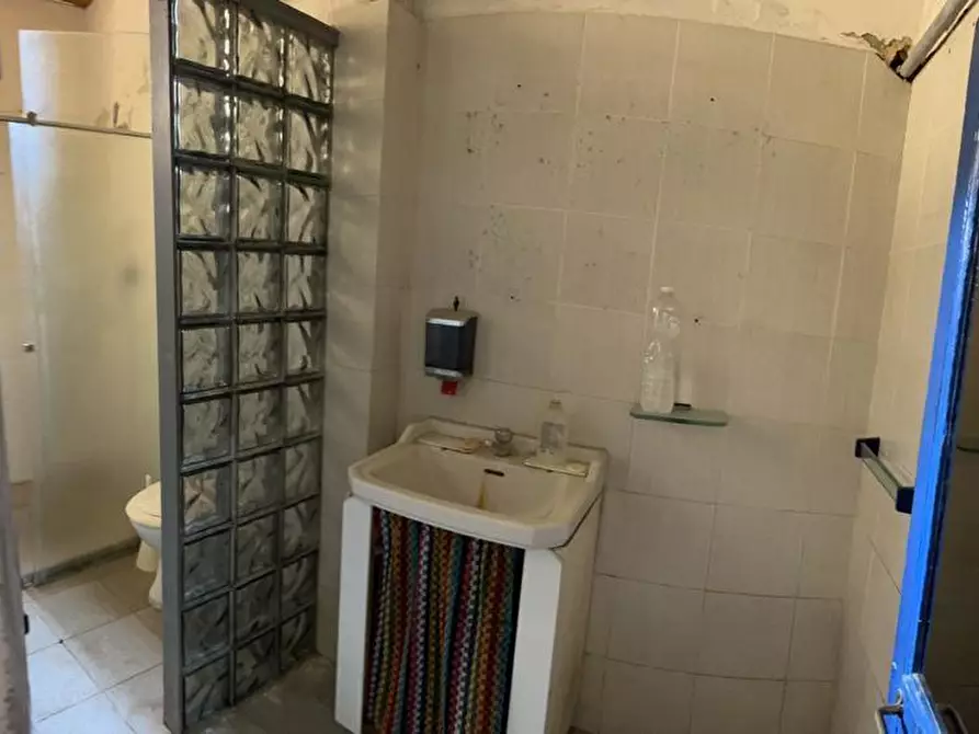 Immagine 17 di Locale commerciale in vendita  a Piombino