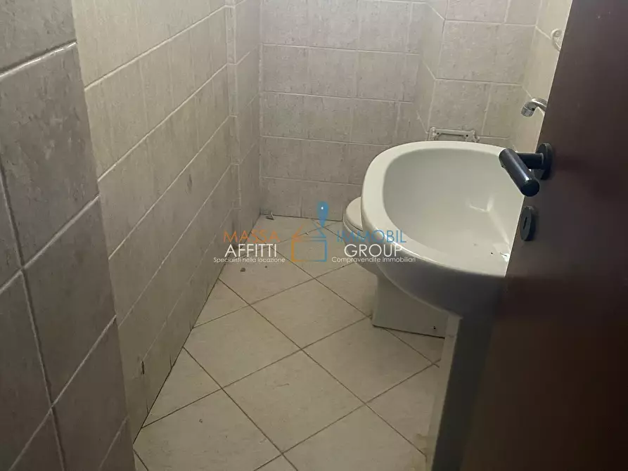 Immagine 14 di Locale commerciale in affitto  in Piazza Aranci 22 a Massa