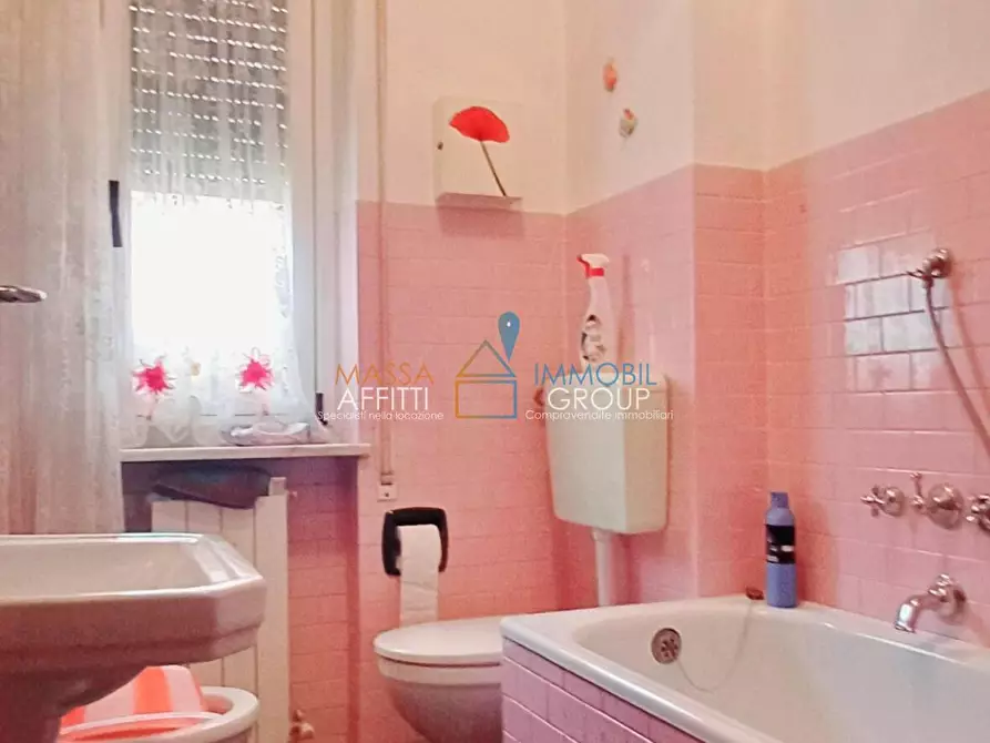 Immagine 10 di Trilocale in vendita  in Via Maternità 2 a Massa