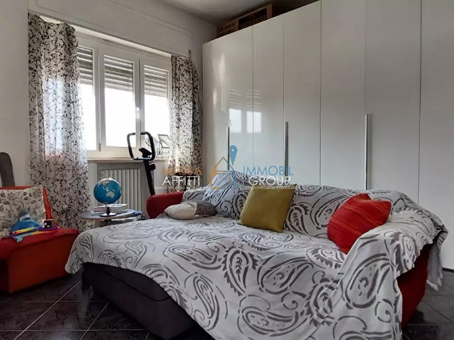 Immagine 17 di Pentalocale in vendita  in Via Democrazia 3 a Massa