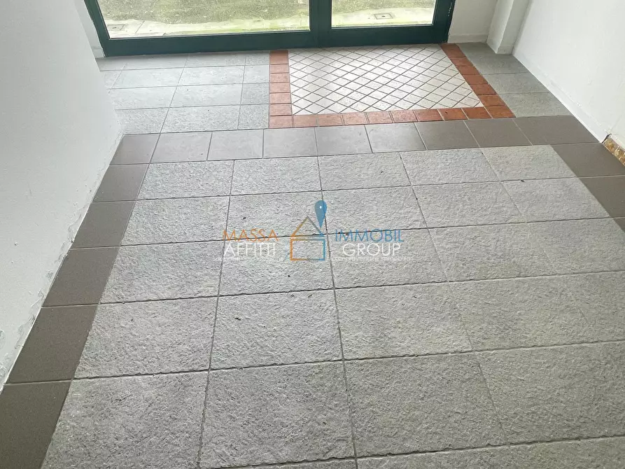 Immagine 2 di Locale commerciale in affitto  in Piazza Giovanni Pellerano 5 a Massa