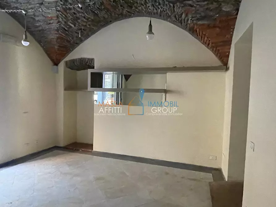 Immagine 4 di Locale commerciale in affitto  in Piazza Aranci 22 a Massa