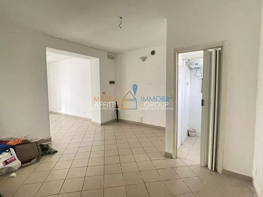 Immagine 6 di Locale commerciale in affitto  in Via Benedetto Croce 24 a Massa