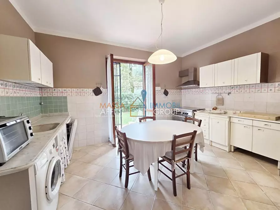 Immagine 12 di Villa in vendita  in Via dei Fortini 75 a Massa