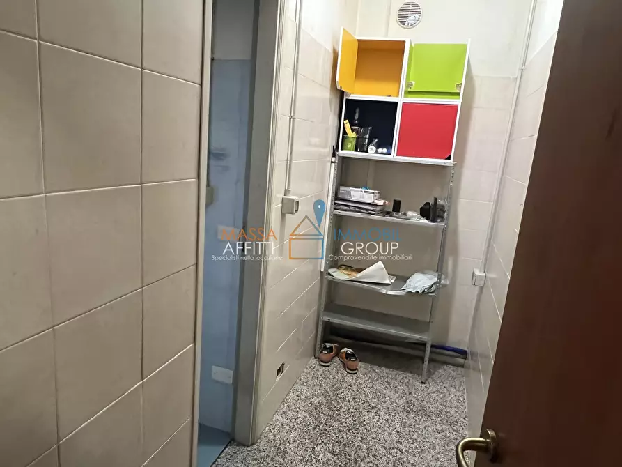 Immagine 23 di Locale commerciale in vendita  in Via degli Oliveti 12 a Massa