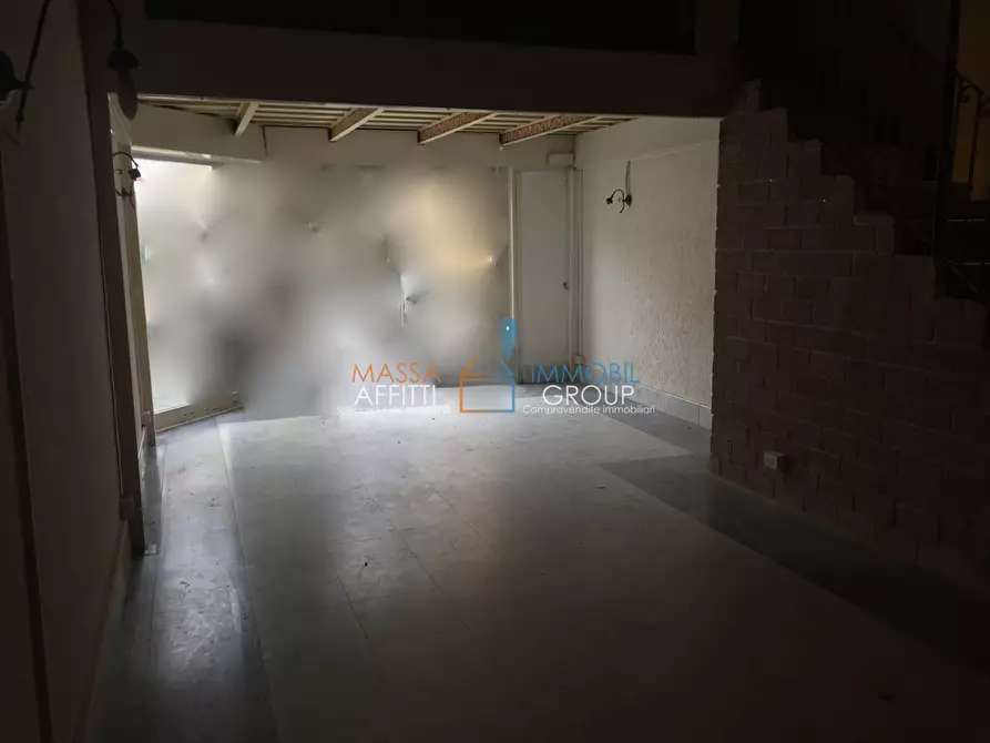 Immagine 1 di Attività commerciale in vendita  in Piazza Aranci 13 a Massa