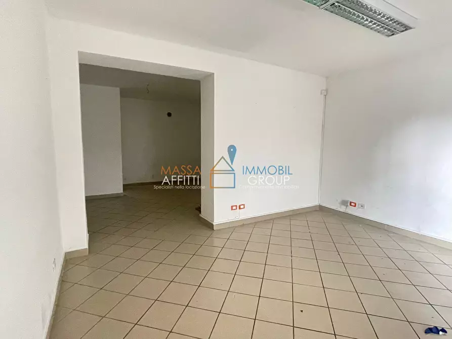 Immagine 4 di Locale commerciale in affitto  in Via Benedetto Croce 24 a Massa