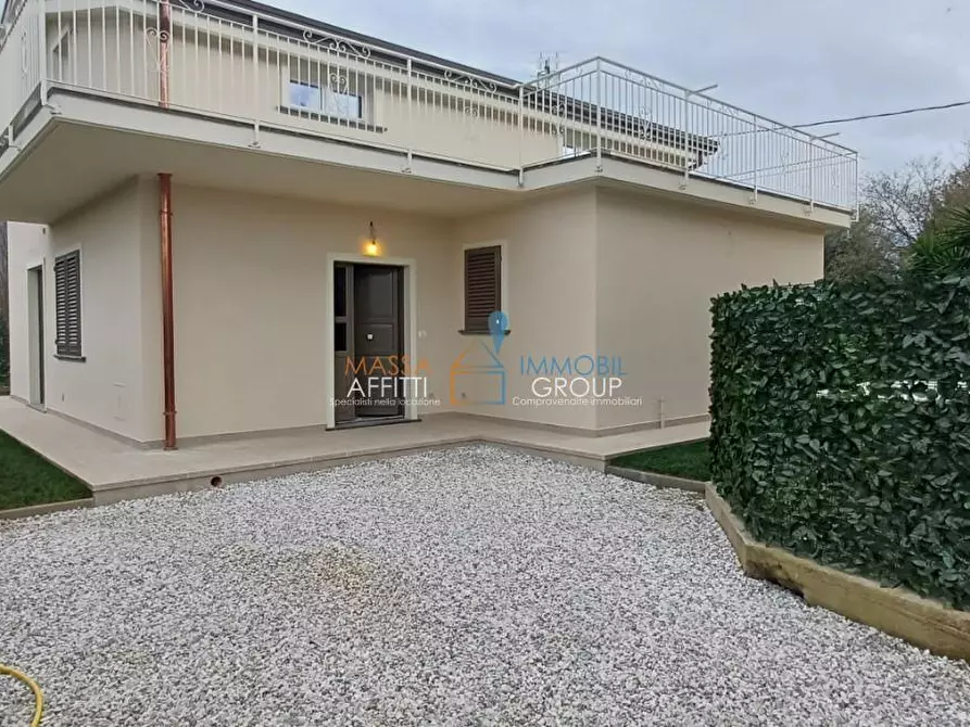 Immagine 5 di Villa in vendita  in Via Poggiolo 64 a Massa