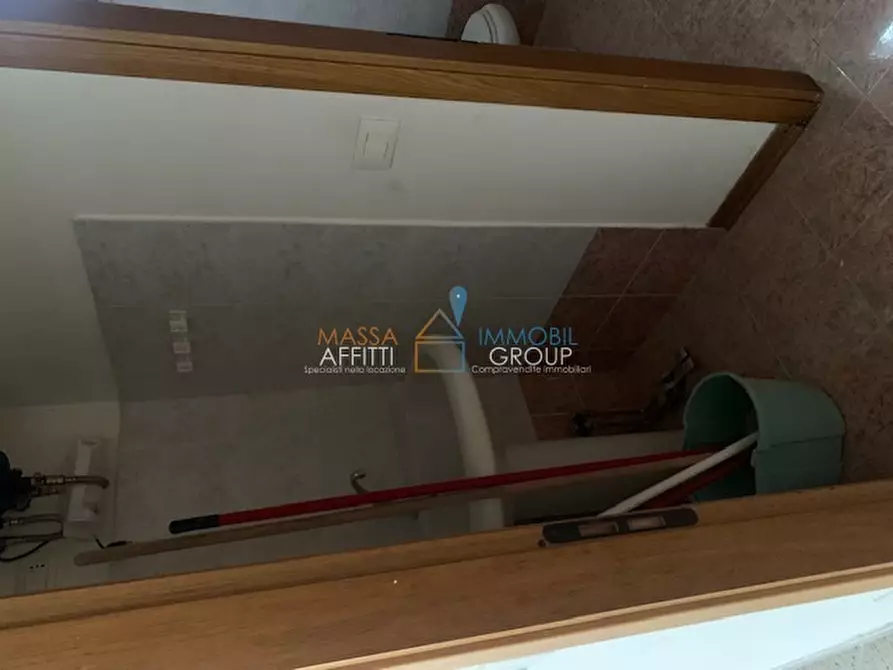 Immagine 4 di Locale commerciale in affitto  a Massa