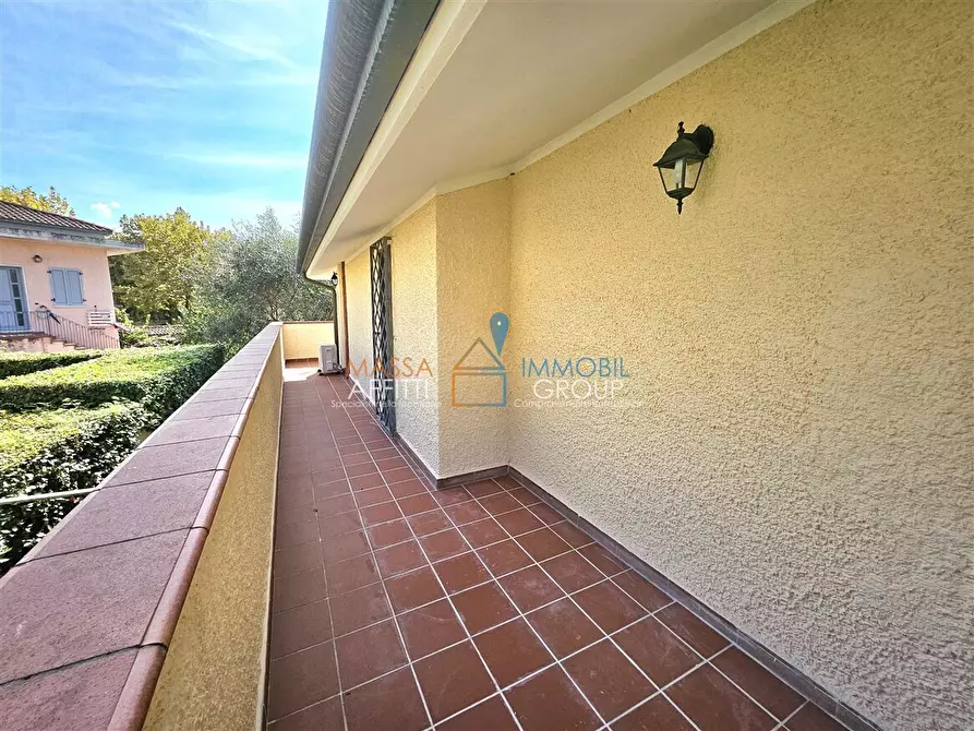 Immagine 23 di Villa in vendita  in Viale Stazione 104 a Massa