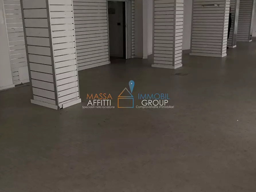 Immagine 2 di Locale commerciale in affitto  in Via Werther Muttini 17 a Carrara