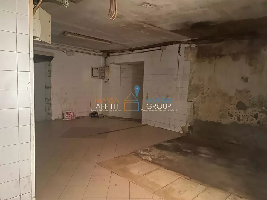 Immagine 12 di Locale commerciale in vendita  in Piazza Giordano Bruno 18 a Pietrasanta