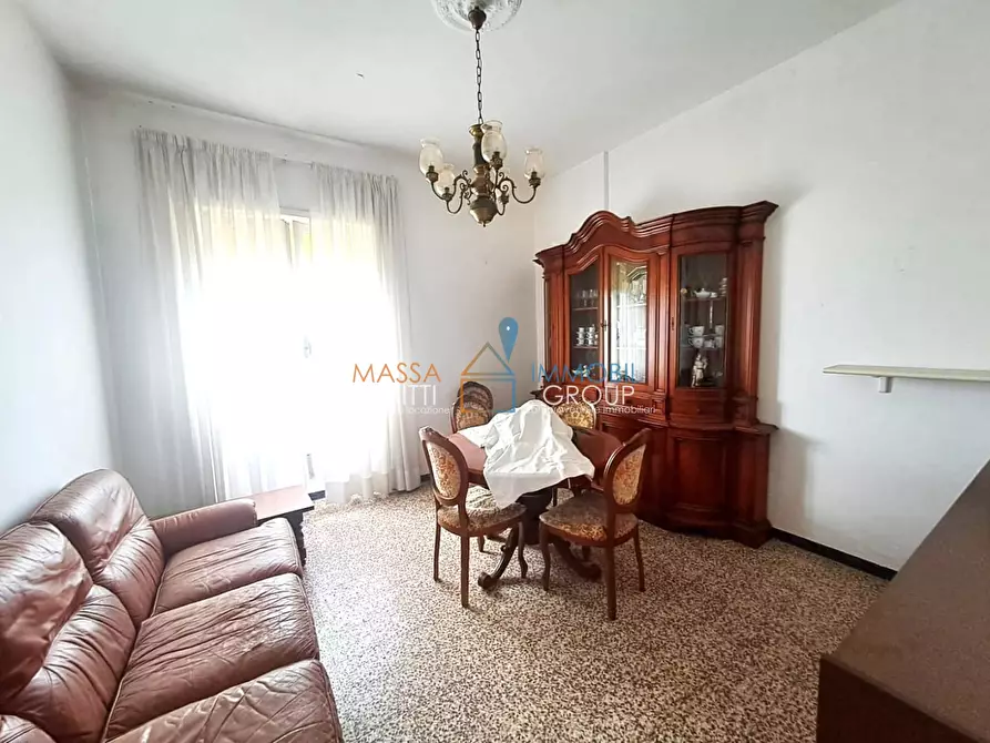 Immagine 4 di Quadrilocale in vendita  in Viale Roma 246 a Massa