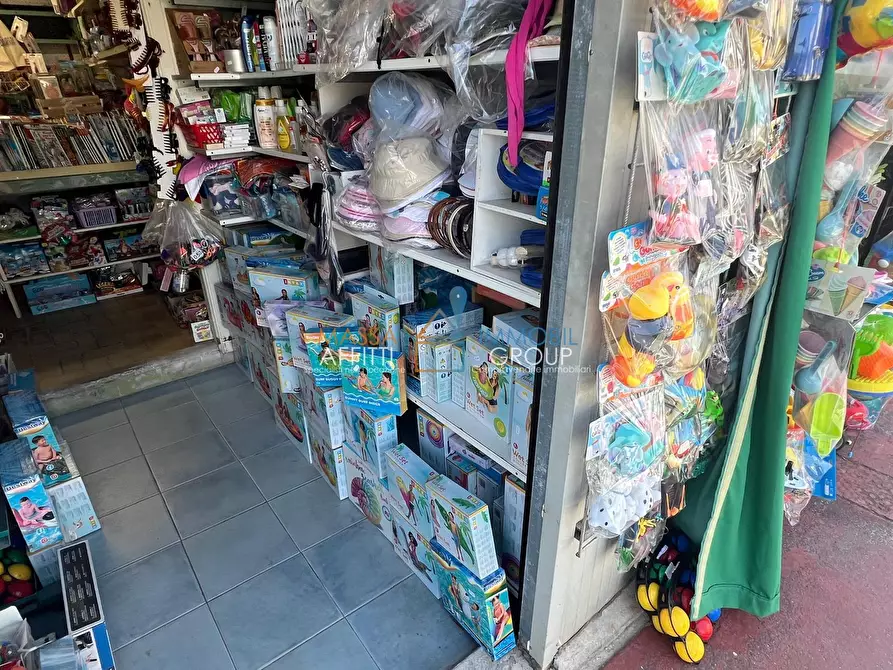 Immagine 5 di Edicola in vendita  a Forte Dei Marmi