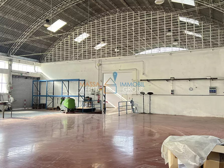 Immagine 15 di Attività artigianale in vendita  in Via Piedimonte 7 a Montignoso