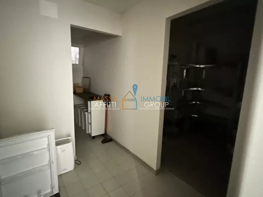 Immagine 22 di Locale commerciale in affitto  in Viale Roma 203 a Massa