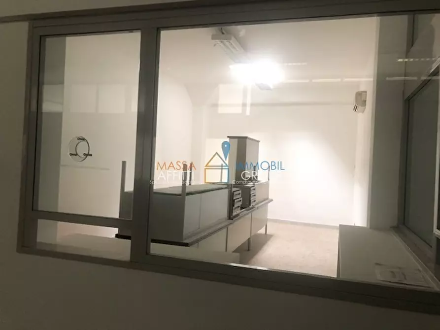 Immagine 11 di Ufficio in affitto  in Via Democrazia 7 a Massa