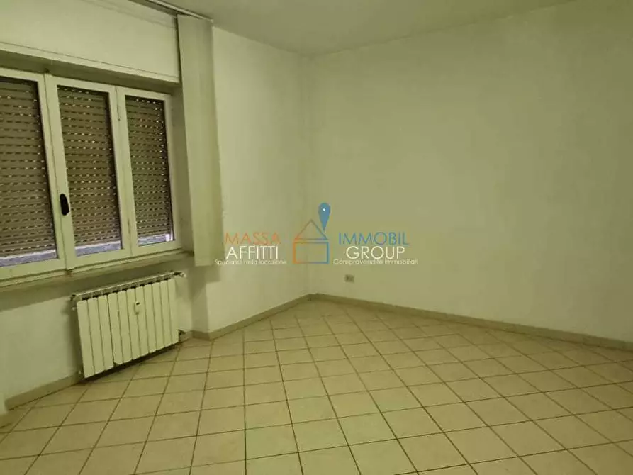 Immagine 7 di Pentalocale in vendita  in Viale Eugenio Chiesa 60 a Massa