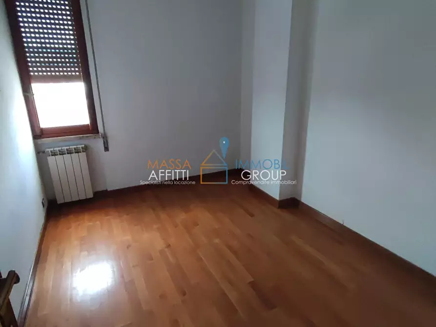 Immagine 2 di Pentalocale in vendita  in Via Democrazia 379 a Massa