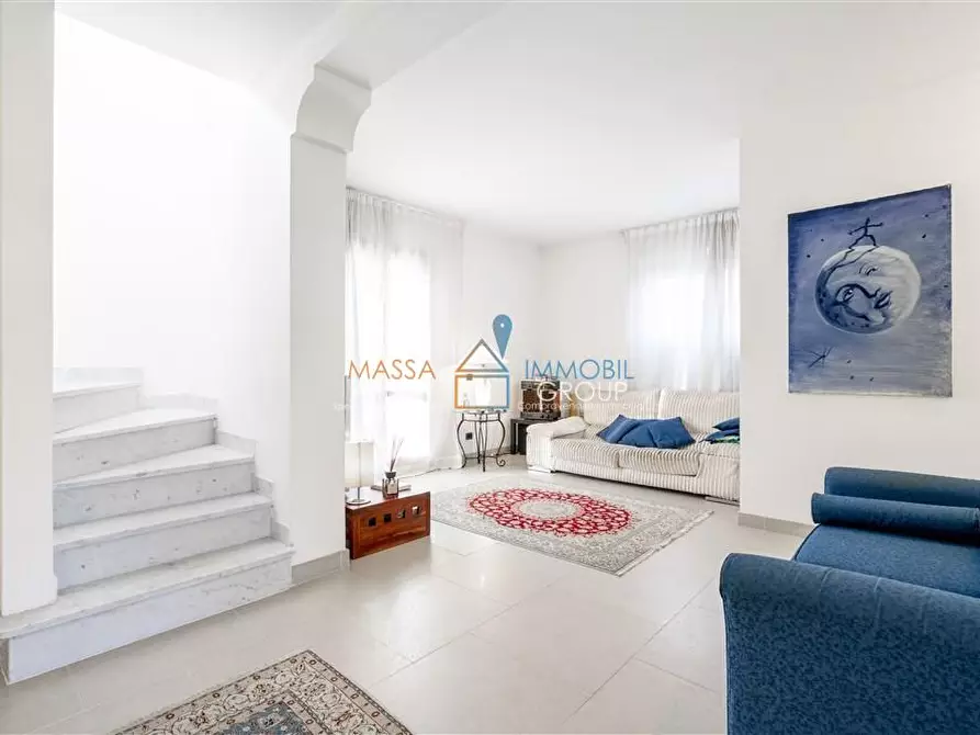 Immagine 2 di Porzione di casa in vendita  in Viale Marina 114 a Montignoso