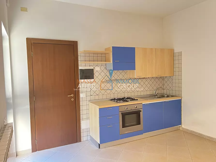 Immagine 1 di Trilocale in vendita  in Viale Giacomo Puccini 4 a Massa