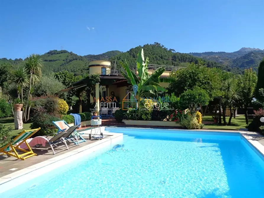 Immagine 1 di Villa in vendita  in Via Capannaccia a Montignoso