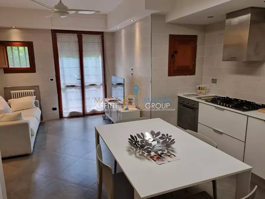 Immagine 2 di Villetta a schiera in vendita  in Via Arezzo 88 a Massa