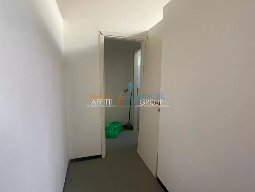 Immagine 7 di Ufficio in vendita  in Via Aurelia Ovest 177 a Massa