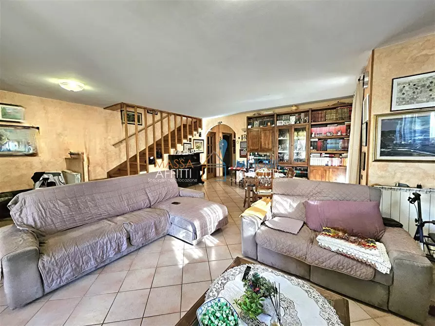 Immagine 3 di Villetta a schiera in vendita  in Via Godola 26 a Massa