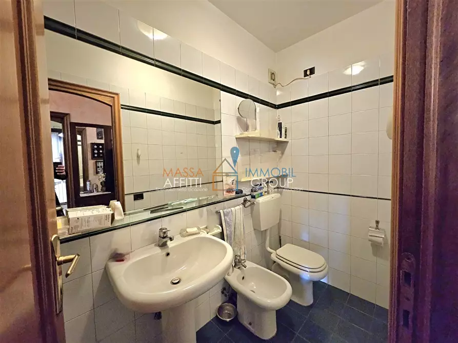 Immagine 9 di Villetta a schiera in vendita  in Via Godola 26 a Massa