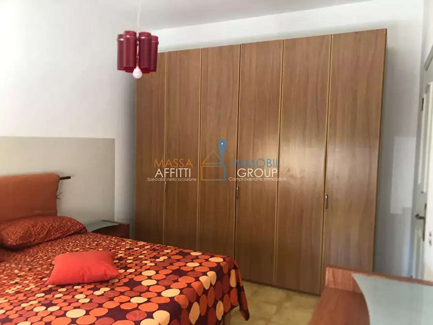 Immagine 9 di Porzione di casa in affitto  in Viale Zaccagna D 9 a Carrara