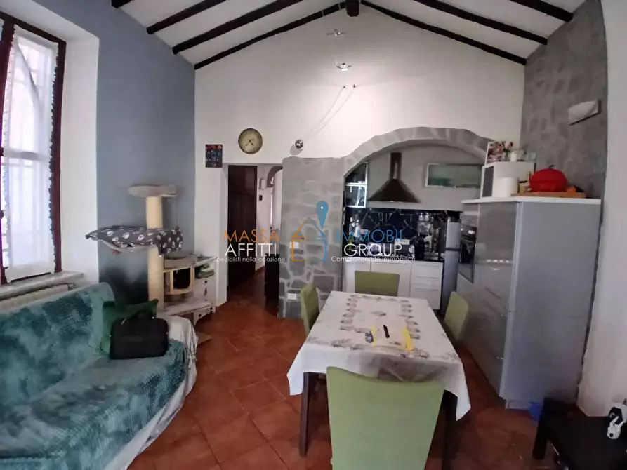 Immagine 2 di Casa indipendente in vendita  in Viale Stazione 45 a Massa