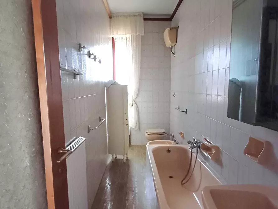 Immagine 42 di Quadrilocale in vendita  in Vico della Conceria 20 a Alassio