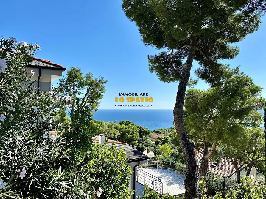 Immagine 48 di Villa in vendita  in via soprana 21 a Andora
