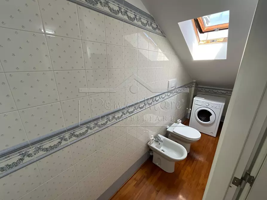 Immagine 8 di Trilocale in affitto  a Savona