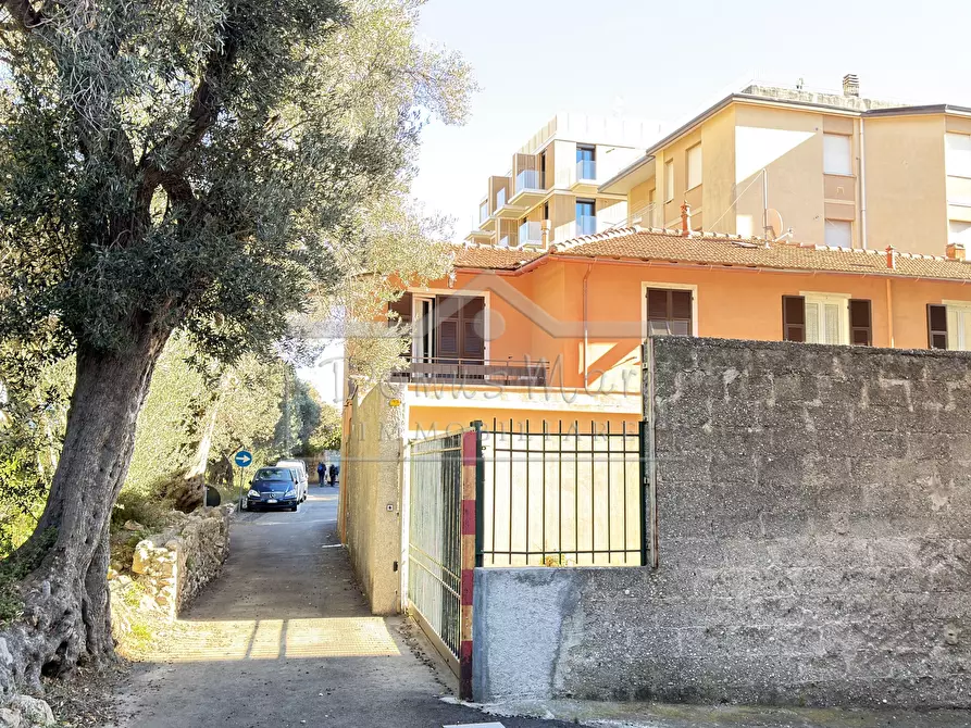 Immagine 38 di Bilocale in vendita  in Vico delle Stelle 29 a Savona