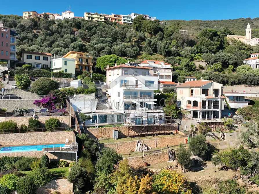 Immagine 17 di Quadrilocale in vendita  in Via Mede 11 a Bergeggi