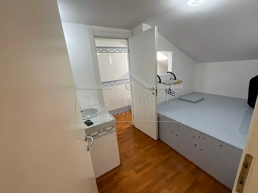 Immagine 4 di Trilocale in affitto  a Savona