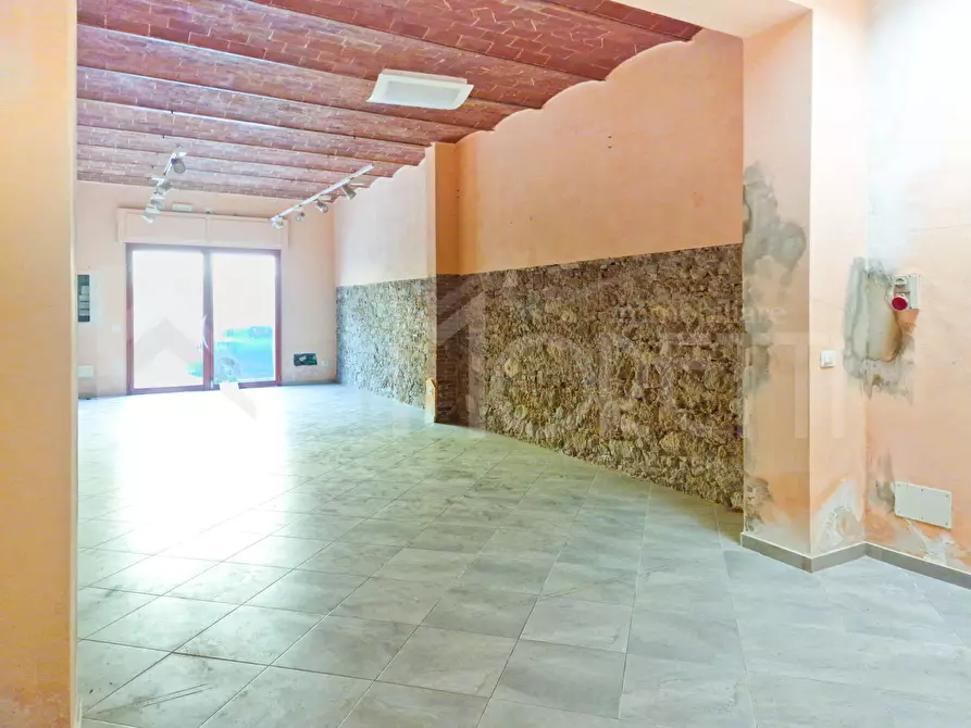 Immagine 16 di Locale commerciale in affitto  in Via Roma a Collesalvetti