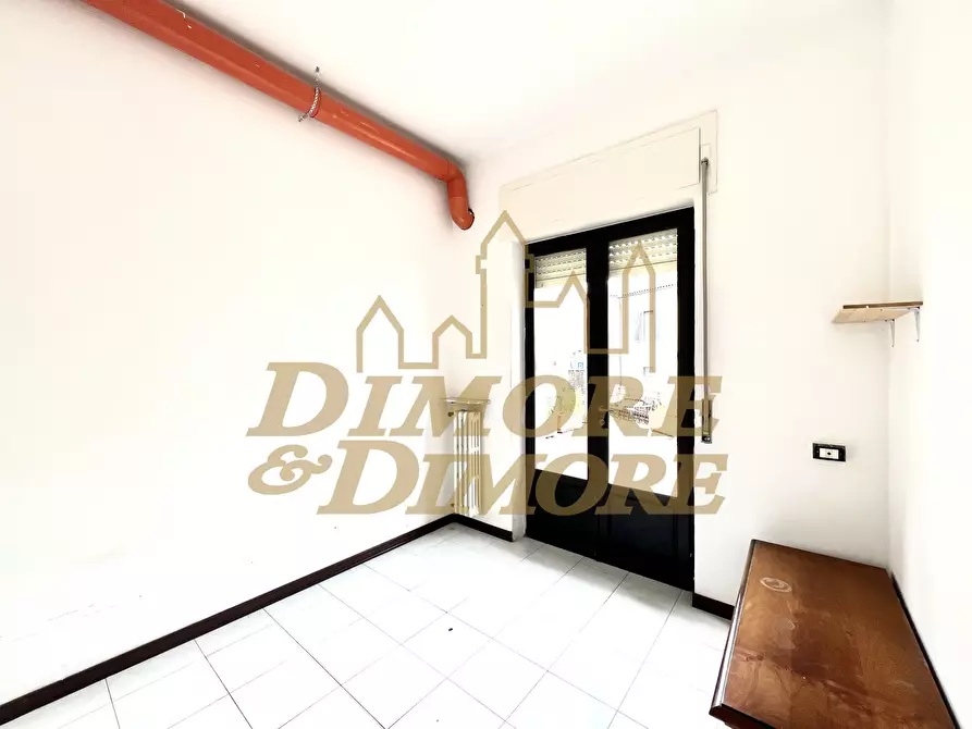 Immagine 11 di Trilocale in vendita  in Piazza Garibaldi 10 a Luino