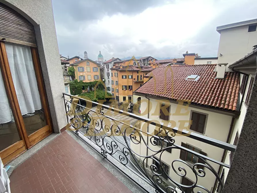 Immagine 11 di Trilocale in vendita  in Piazza Castello 27 a Verbania