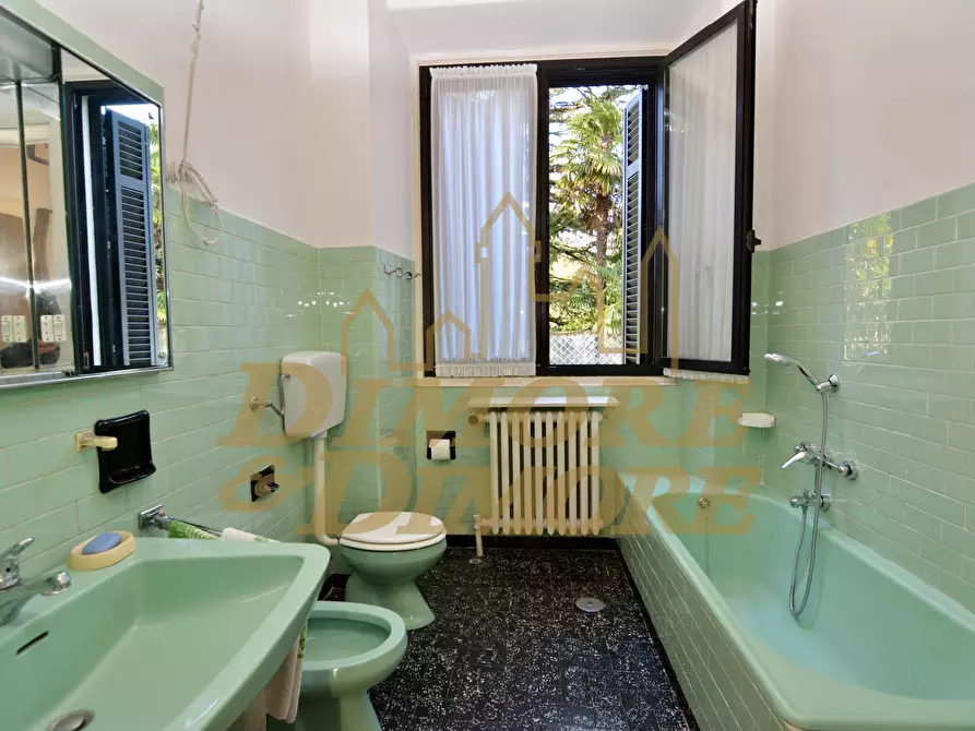 Immagine 21 di Villa in vendita  in Viale Garibaldi 68 a Maccagno Con Pino E Veddasca