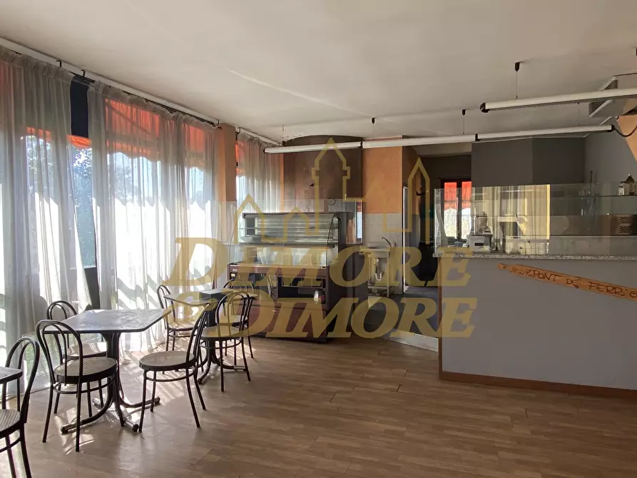 Immagine 25 di Showroom in vendita  a Castelletto Sopra Ticino